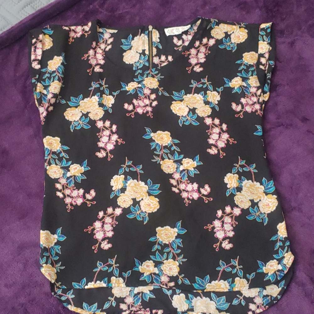 Floral Blouse w/ Zipper